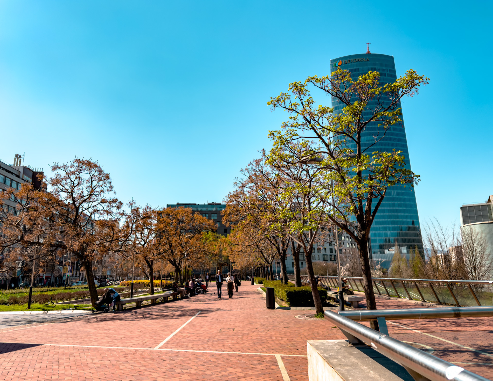 Bilbao Travel Guide (4).png